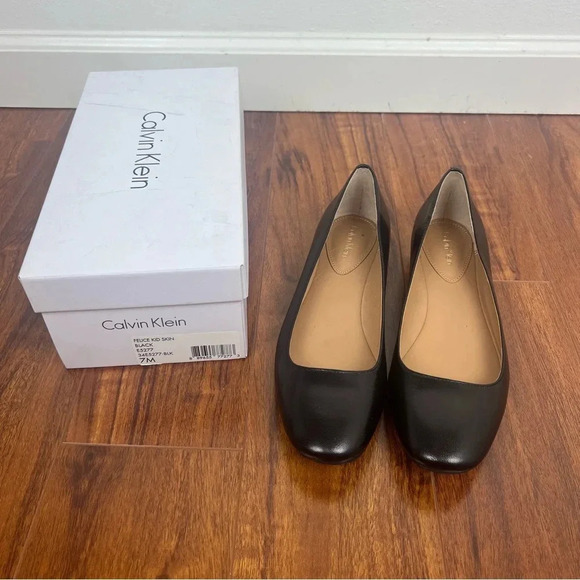 NEW Calvin Klein Felice Ballet Flat Block Heel Black Gold Size 7 - Picture 2 of 6